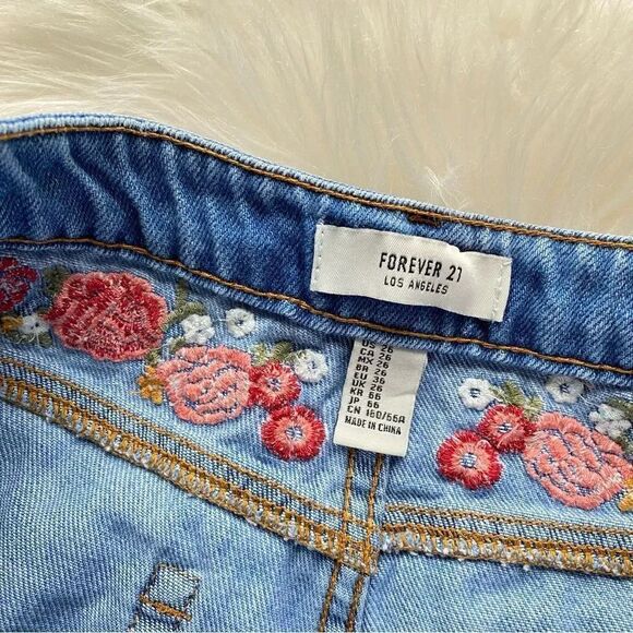 Embroidered Floral Denim Shorts - Picture 4 of 5